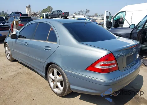 2005 Mercedes-Benz C 230 Kompressor Sport z USA, uszkodzony, nr VIN WDBRF40J35A812477